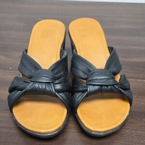 Cougar Size 7 Black Leather Slip On Wedge Sandals